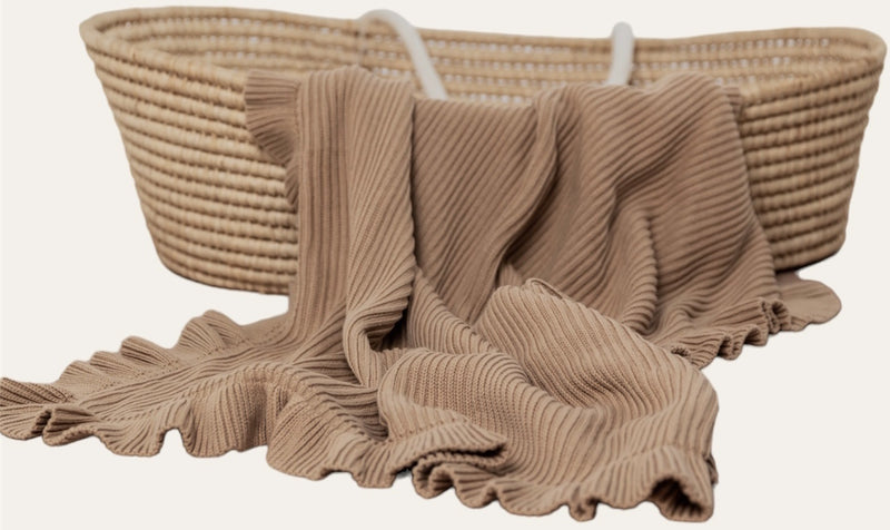 Saikah: Ribbed Frill Blanket - Mocha