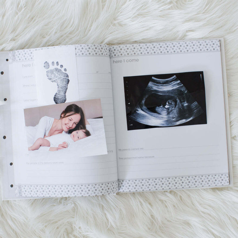 Pearhead: Baby Book - Hello Baby