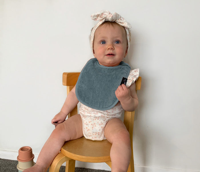 Mum 2 Mum: Infant Wonder Bib - Grey (Birth - 6 Months)