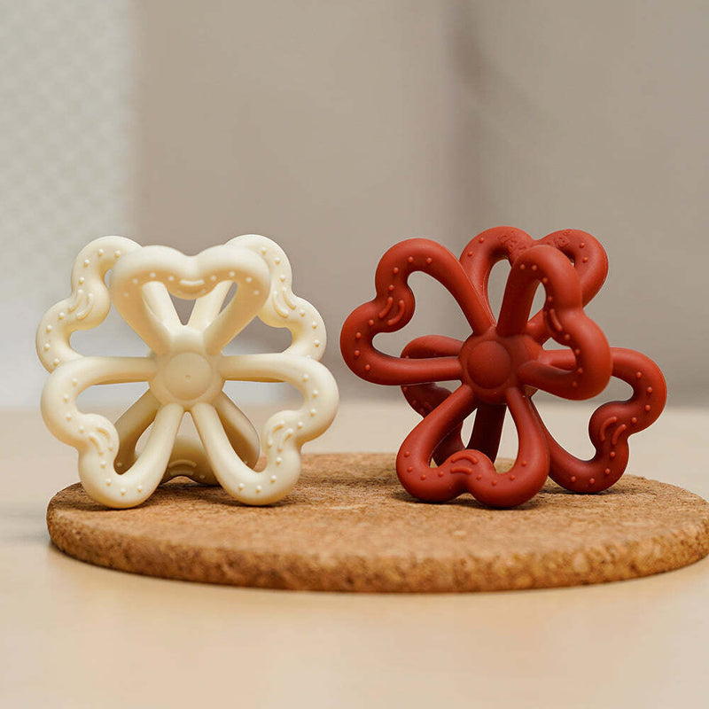 Haakaa: Silicone Clover Teether - Copper